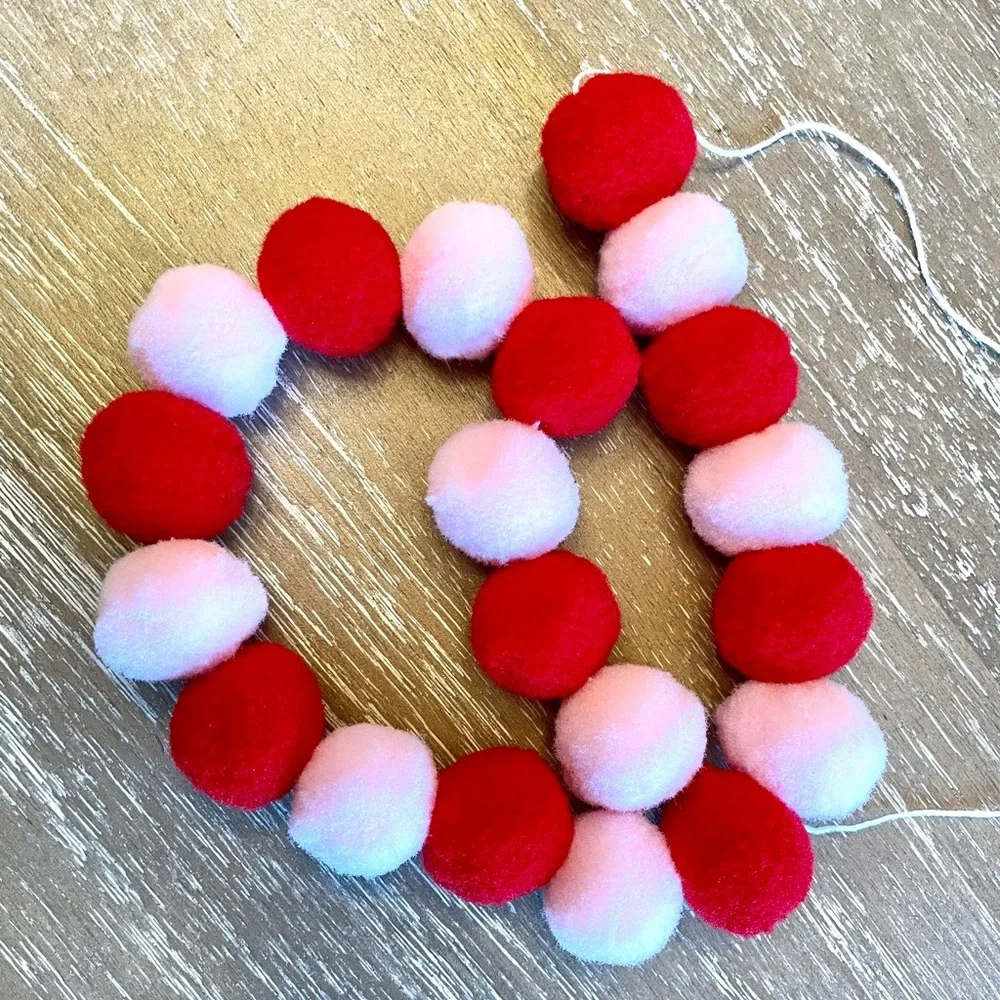Red & pink Pom Pom garland valentines